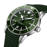 Profilo laterale della cassa rotonda in acciaio inossidabile con vetro zaffiro bombato e lunetta unidirezionale del modello Superocean Heritage B31 42.